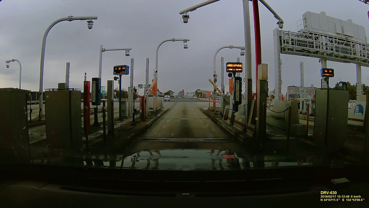 先行車がETCバーを吹っ飛ばしました