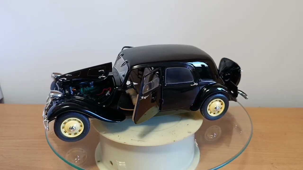 Citroen Traction AV 11 Berline - 1938 Solido 1/18