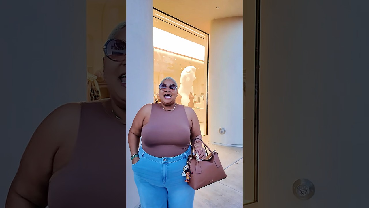 Neutral Outfit of the Day | Casual, Curvy & Effortless