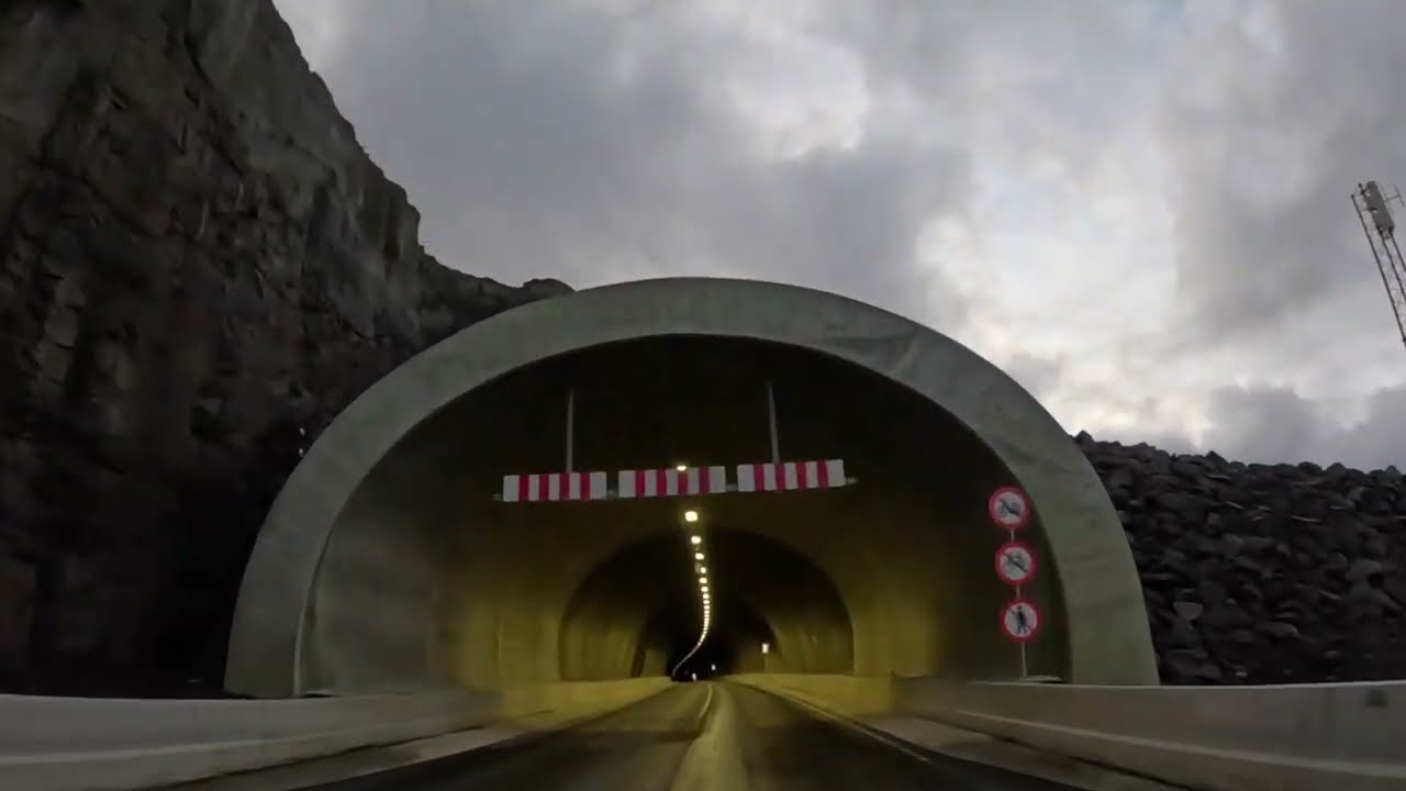 Îles Féroé Île de Sandoy Tunnel Streymoy vers Sandoy / Faroe Islands Tunnel Streymoy to Sandoy