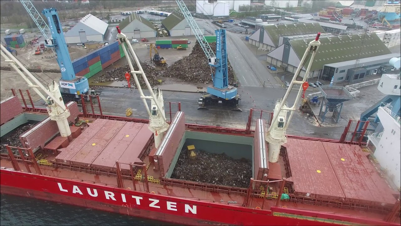 Hokkaido Bulker Loading 25.000 Ton Scrap in Fredericia with 2 Cranes