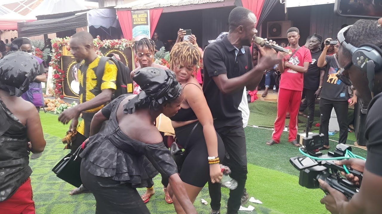 Odehyie Keff performs 