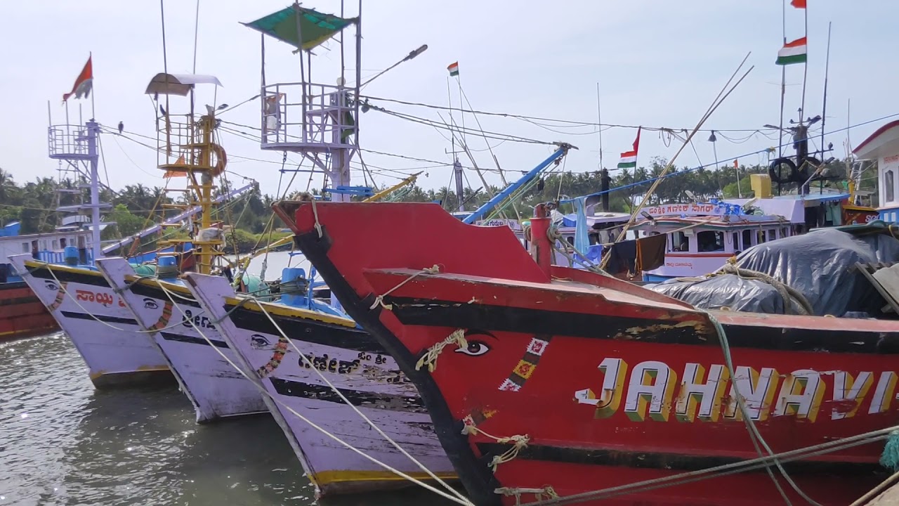 Malpe Deadly fishing harbour | Udupi | Barke | boat | fishing #malpe #udupi #beach