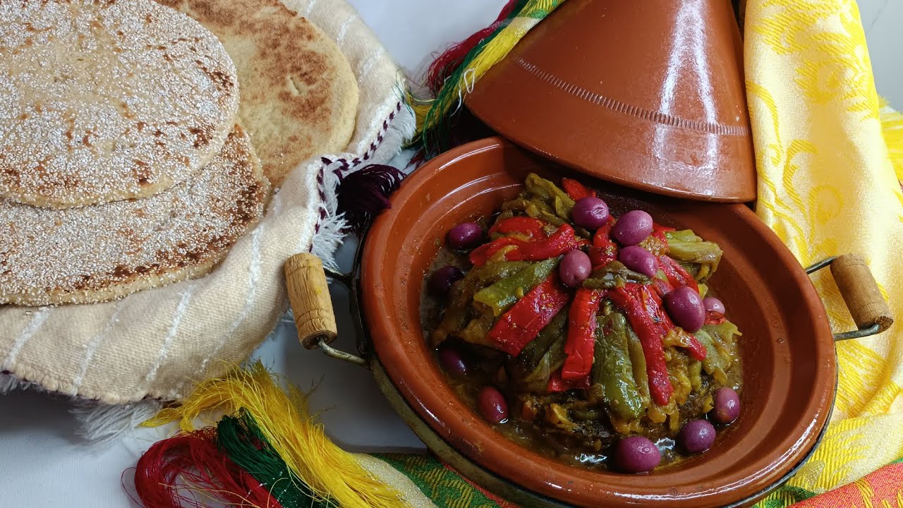طاجين تقليدي أصيل قديم جدا 👈👑😉بطريقة مختلفة تماما كيجي لذيذ😋🤤😍متشبعوش منو مع خبز بالدقيق الكامل💯👌💯