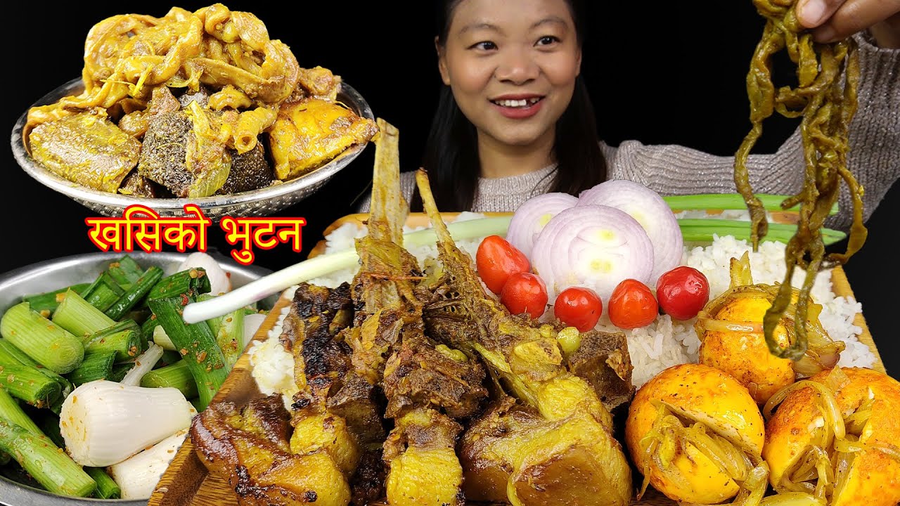 Eating Spicy Mutton Curry, Fried Egg Masala Curry, Mutton Innards, मिठो खसिको भुटन, Eating Show