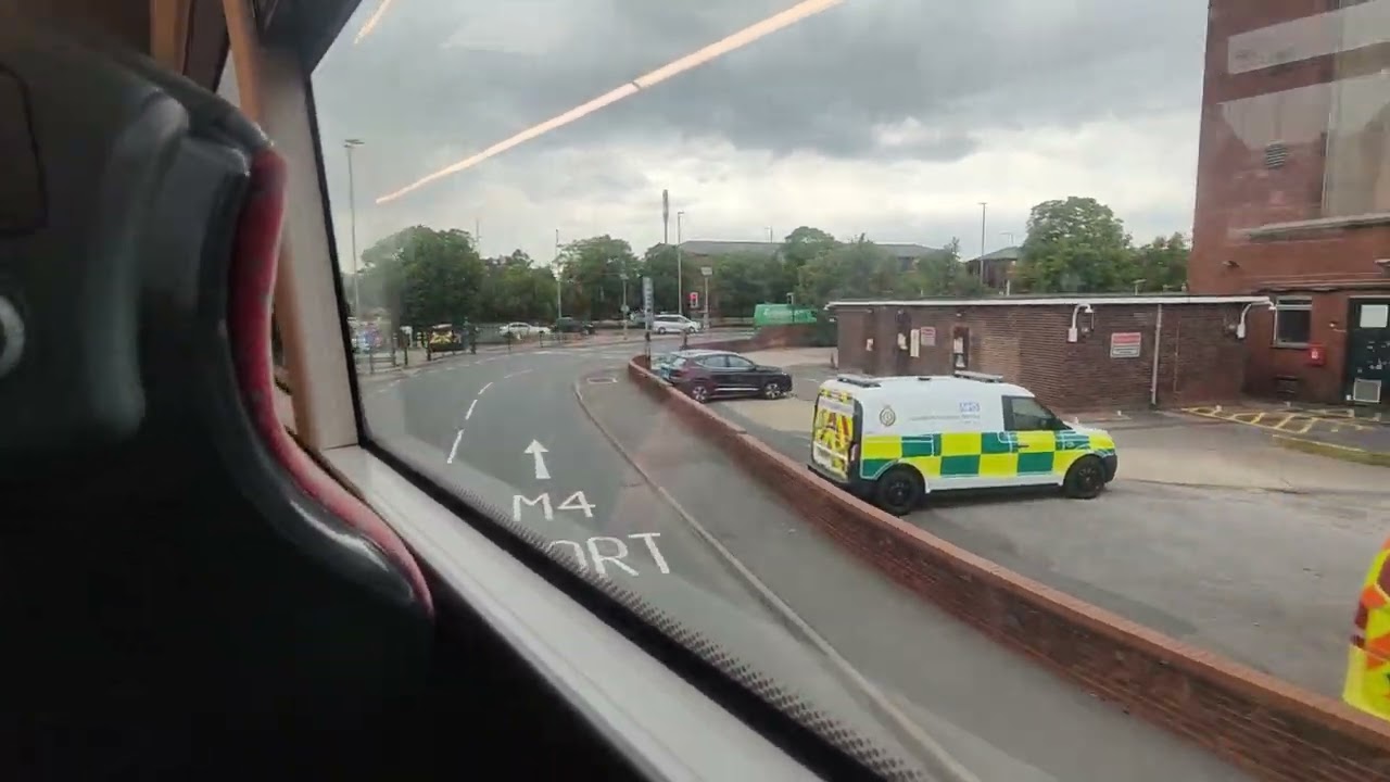 (Up) Transport UK 2022 Wright StreetDeck Electroliner 3008 (LV72 BZB) On The 111 To Kingston