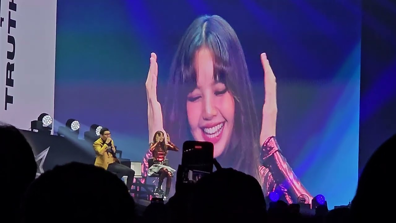 Lisa BLACKPINK Berpose Aegyo 