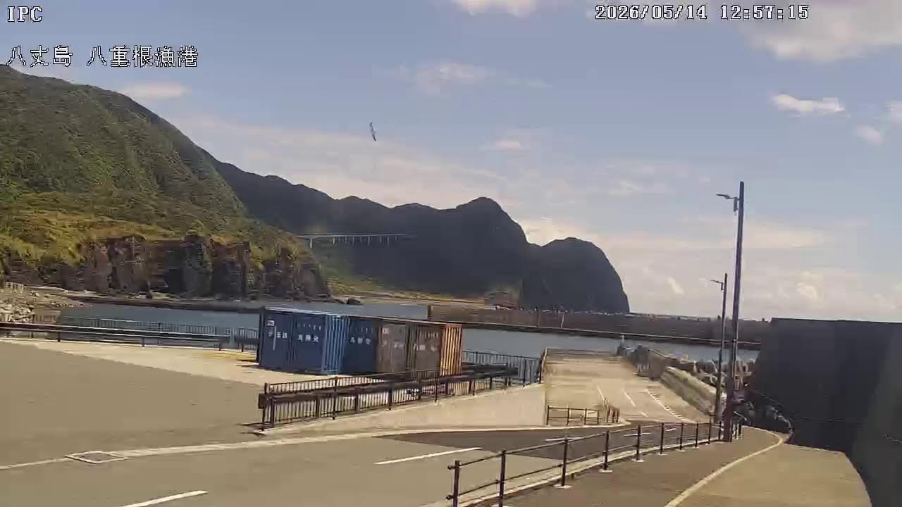 八重根漁港（八丈島）