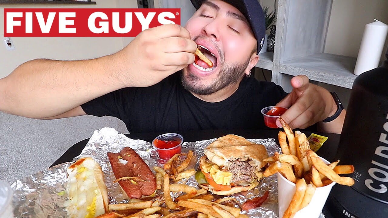 FIVE GUYS TRIPLE BACON CHEESEBURGER + HOTDOG + CAJUN FRIES