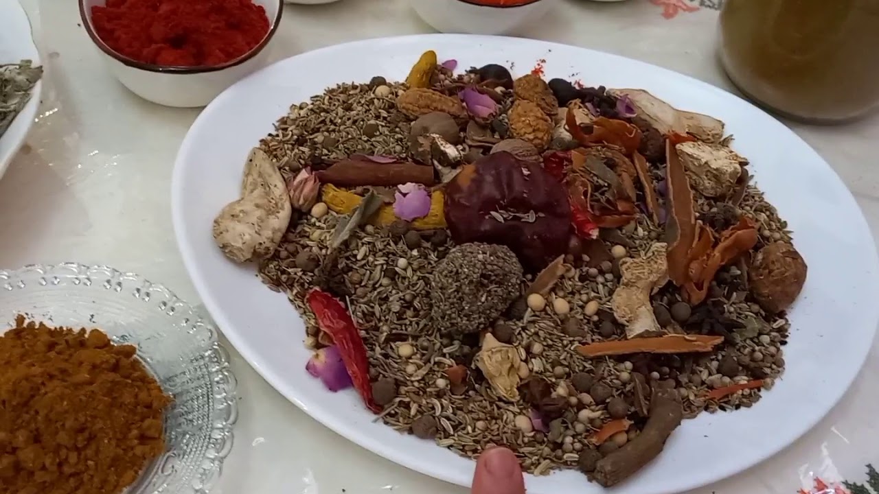 من يد خبيرة في التوابل اليكم اروع عطرية راس الحانوت