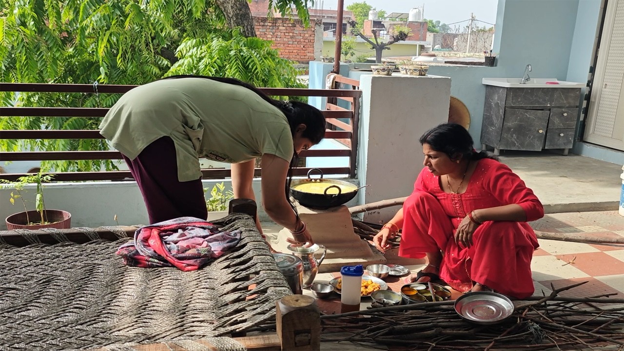 🌺मायके में भाभियों के साथ🌺समय का पता नहीं🌺ननद भाभी की जोड़ी काम पर लगती है🌺तो चुटकियो में हो जाता है🌺