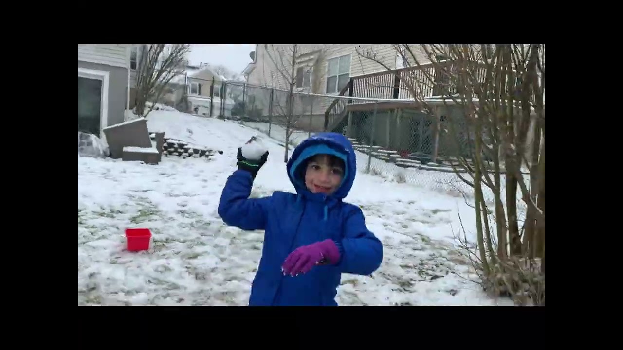 Snow ball fight 4K family memories