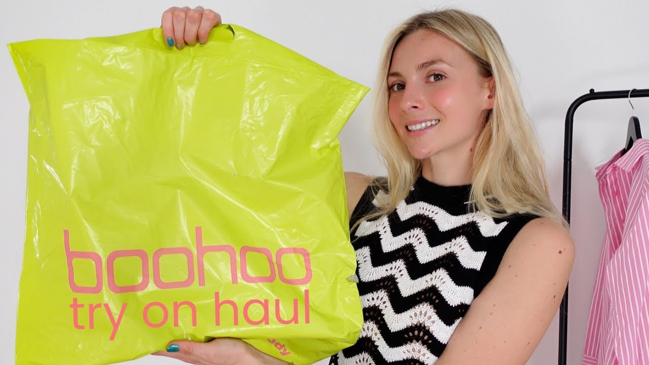HOLIDAY TRY ON HAUL | @boohoo | Emily Wilson Fashion