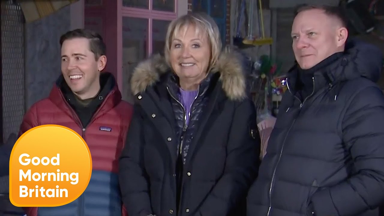 Richard Arnold Chats To Corrie Stars About Fighting Loneliness | Good Morning Britain