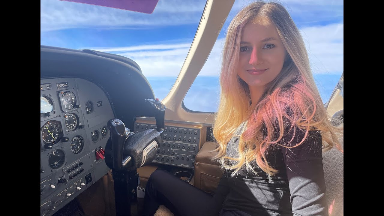 Private Jet - Citation 501 KHIO - KRNT highlights. Alena sits up-front for approach & landing.