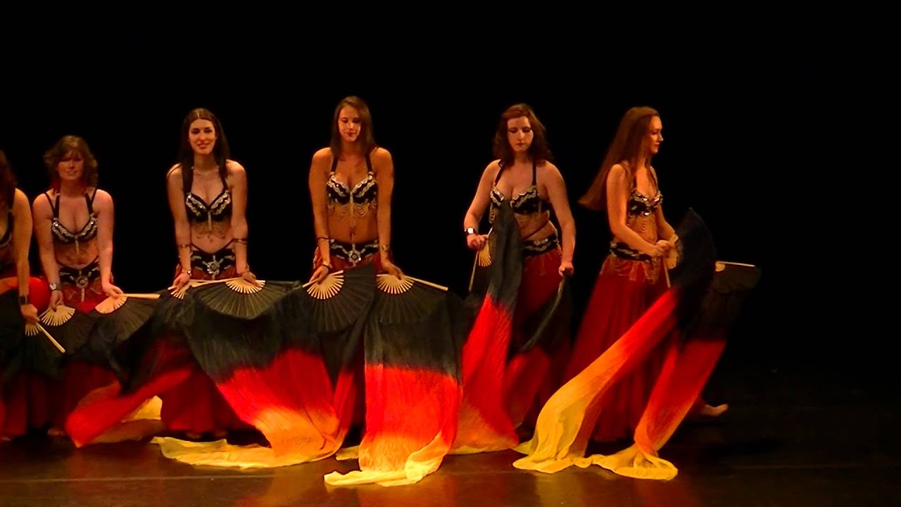 Danse orientale éventails, troupe Neptys MPT Calais