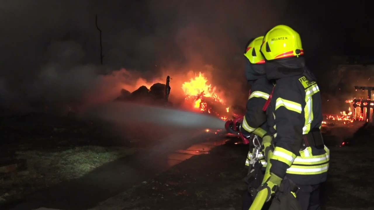 Brandstifter schlägt erneut zu. Freiwillige Feuerwehr muss spät Abends erneut Gartenlaube löschen