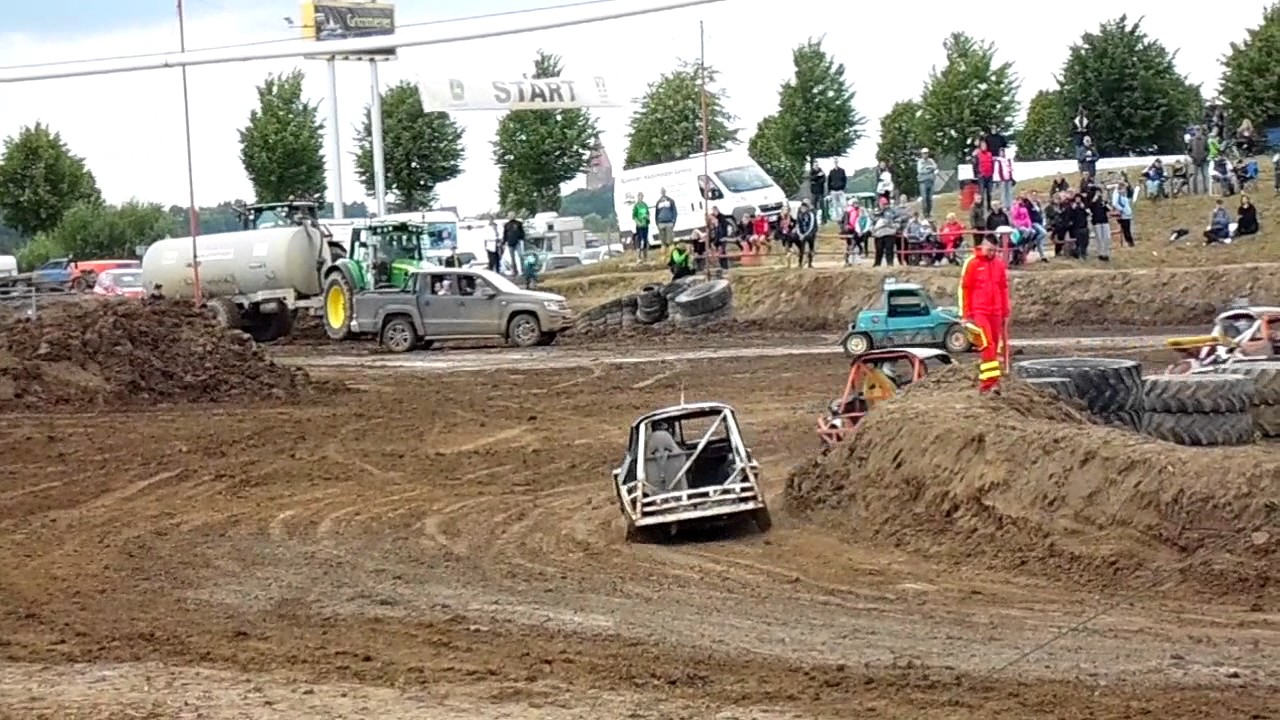 GJ17MST Stockcar Grimmen Juni 2017 Massenstart Trabant