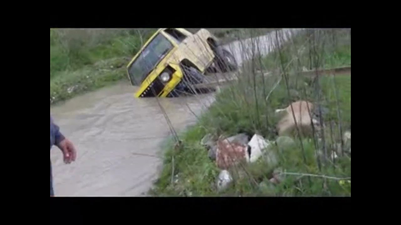 Pajero vs Land Rover