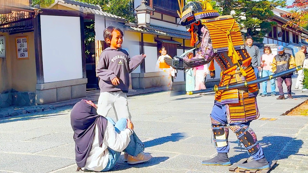 #138 SAMURAI Statue Prank in Kyoto Japan | Japanese shogun prank for traveler at Kiyomizu Temple