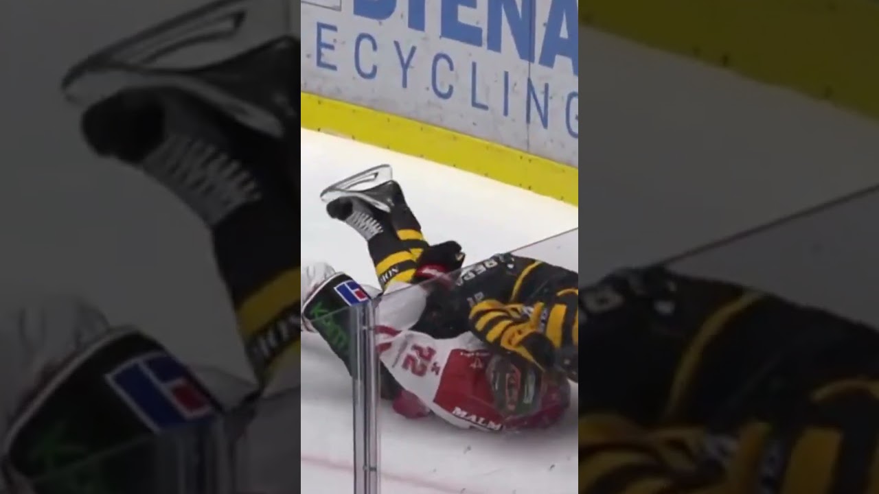 Oscar Lindberg tacklar Jesse Ylönen (Skellefteå AIK Örebro HK Skellefteå Kraft Arena SHL) (