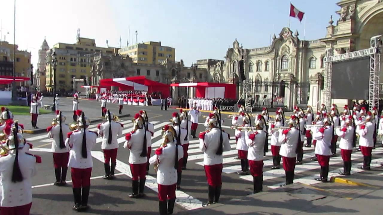 HIMNO NACIONAL DEL PERU - PLAZA DE ARMAS DE LIMA - 2016