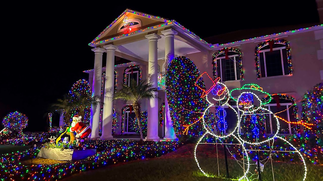 Experience the Best Christmas Lights in Vero Beach | Tara Plantation Drive Tour