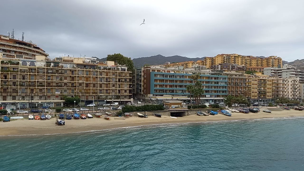 Sicilia, lo Stretto e la città di Messina