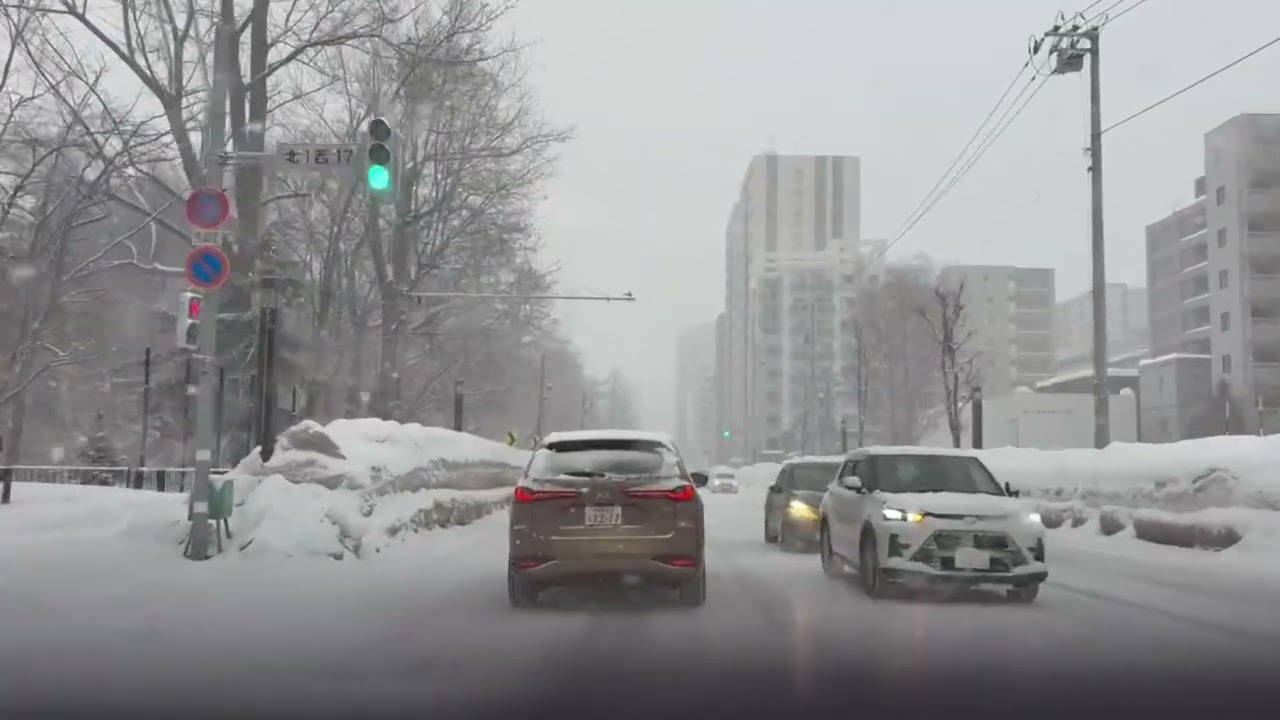 2月16日7時30分の札幌北1条通りから創成川方面