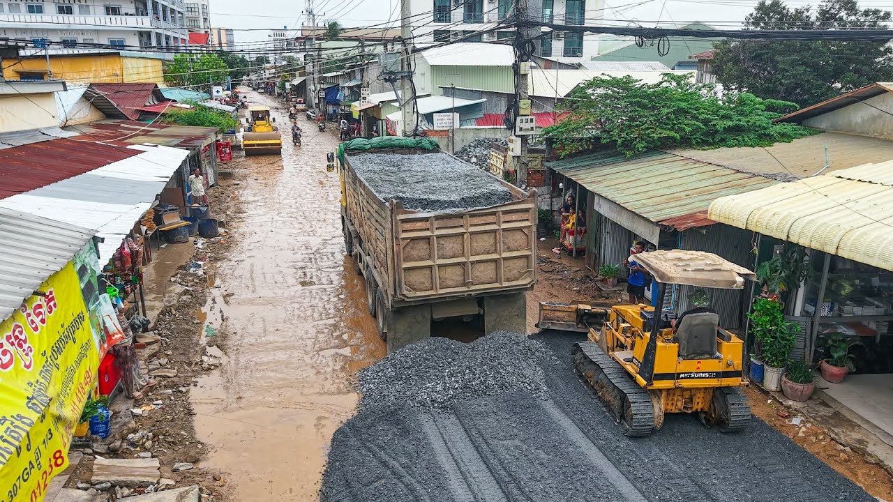 Continue build Foundation road in Village by Expert MITSUBSHI dozer Push Gravel& 5T,25.5T dump truck