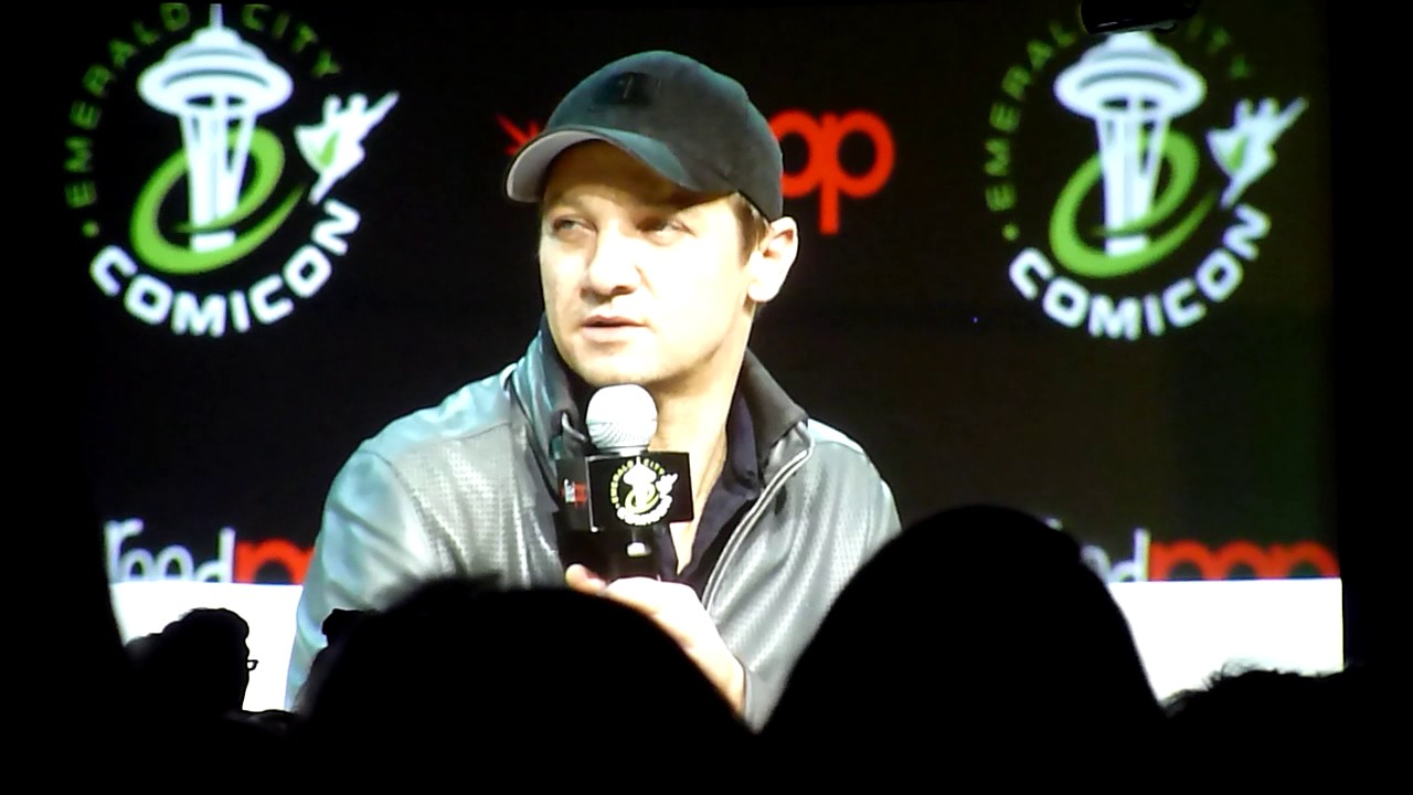 Jeremy Renner/Hawkeye ECCC 2017