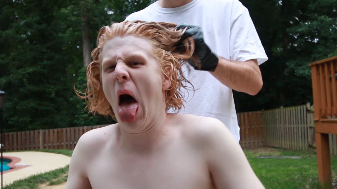 I TRIED TO BLEACH MY HAIR AGAIN...