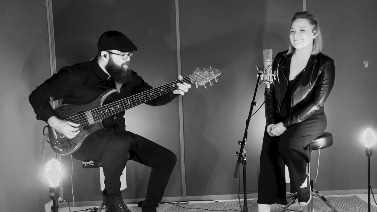 Blackbird (The Beatles)- cover by Maya&Pablo