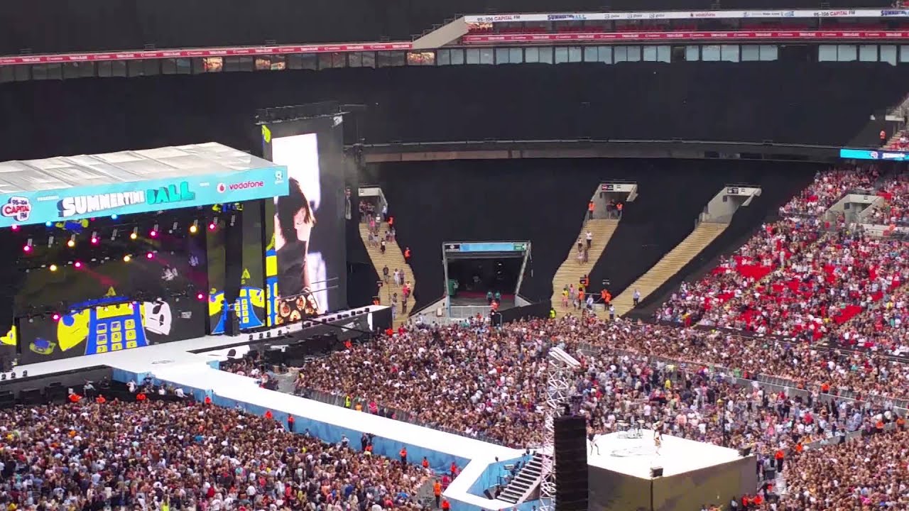 Carly Rae Jepsen - Call Me Maybe / I Really Like You (LIVE at Summertime Ball 2015)