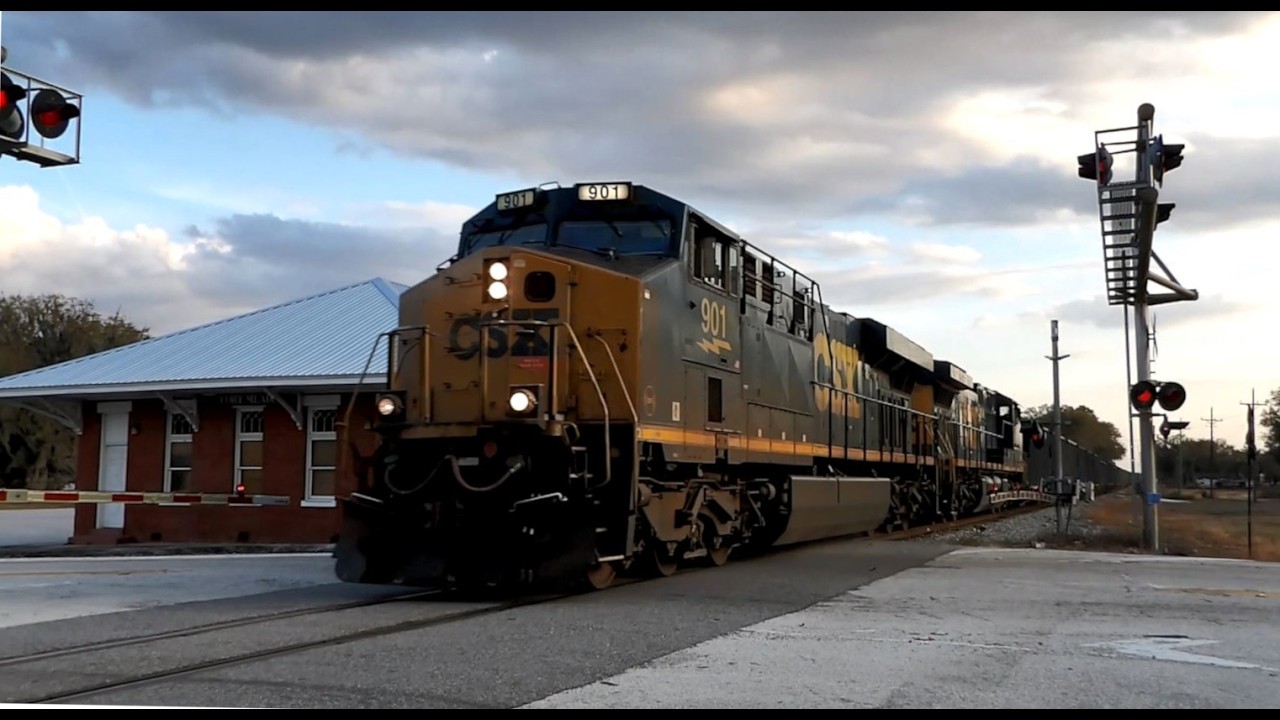 CSX B361 Passing Through Fort Meade, Florida
