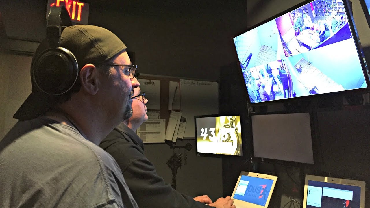 Behind the Scenes of an ESCAPE ROOM