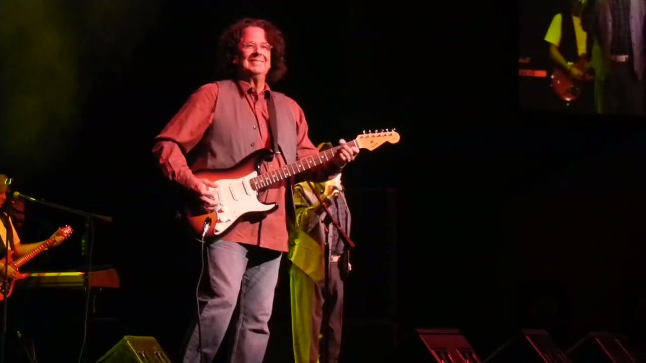 THE TURTLES Perform SHE'D RATHER BE WITH ME, YOU BABY & IT AIN'T ME BABE Happy Together Tour 2011