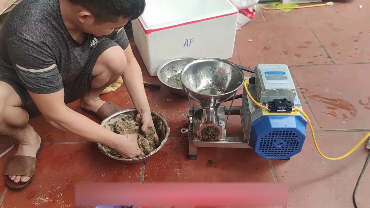 092 696 8338 máy đùn 12 inox - xay cua ốc trộn cám đùn ép cám viên cho gà vịt, chim...