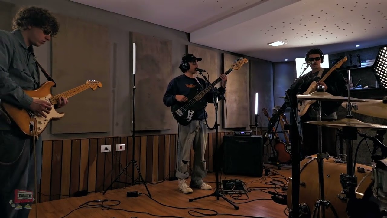 123 Sessions (T05E1) - sonholucido - vizinhança / bicicleta