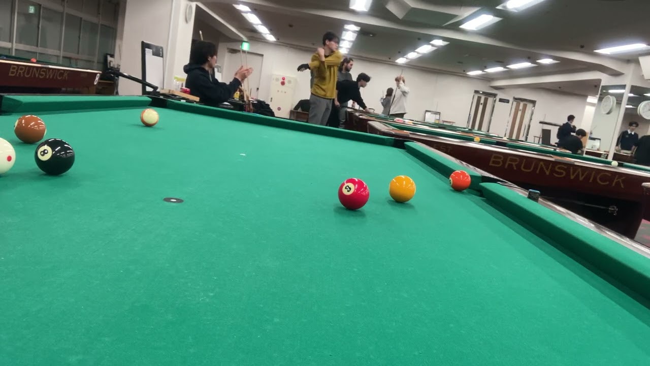 ジャンプショットで１３番をコーナーへナイスショット（お店の貸しキュー🐣使用）