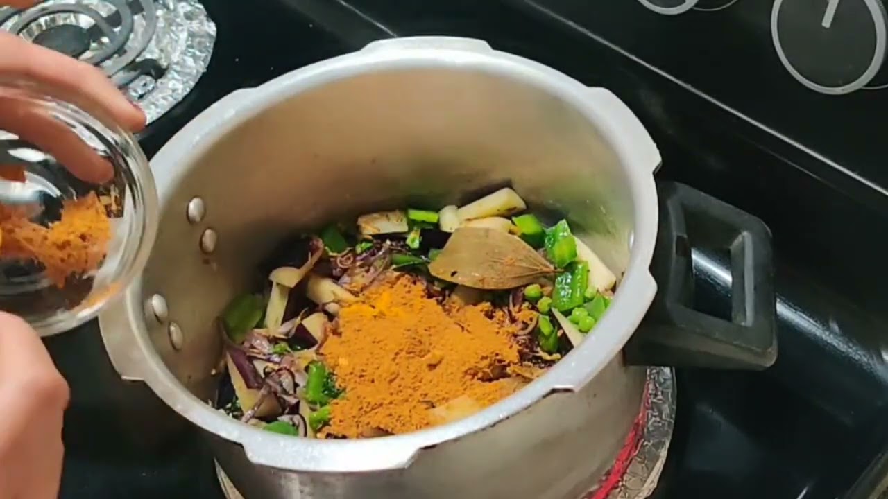 Vangi Bath recipe in Kannada /vangi Bath in pressure cooker /Brinjal Rice /vangi Bath masala recipe