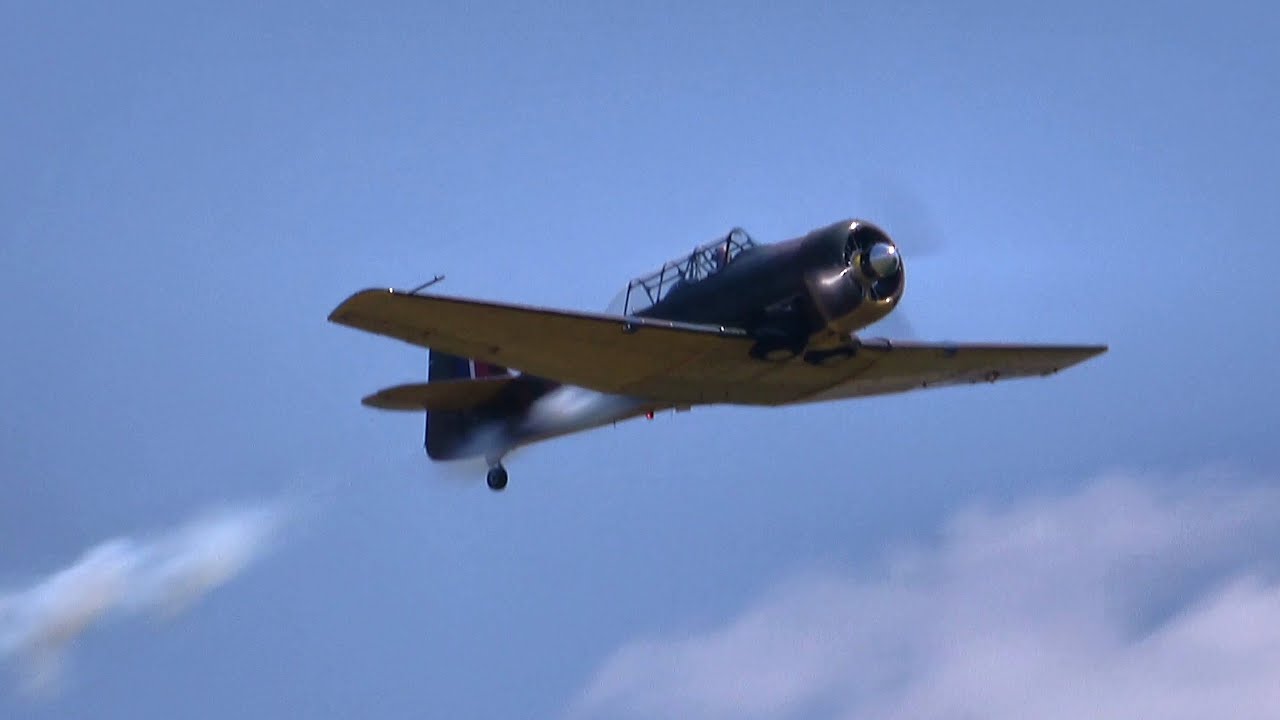 Harvard T-6 Texan ~ The Warbird Trainer with radial Engine Sound