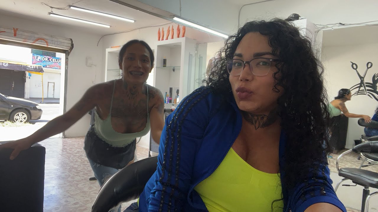 Quitándome las uñas con Karina y la Kardashian