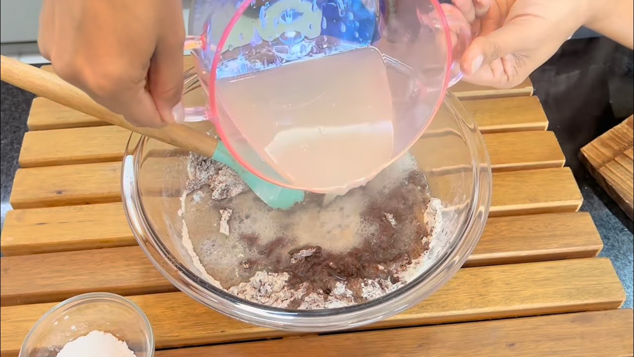 BOLO SIMPLES DE CHOCOLATE  RÁPIDO E FÁCIL