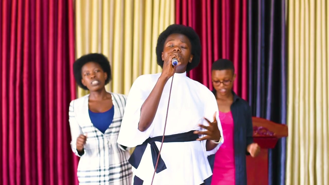 Ndakwizeye by Queen Esther (official video)