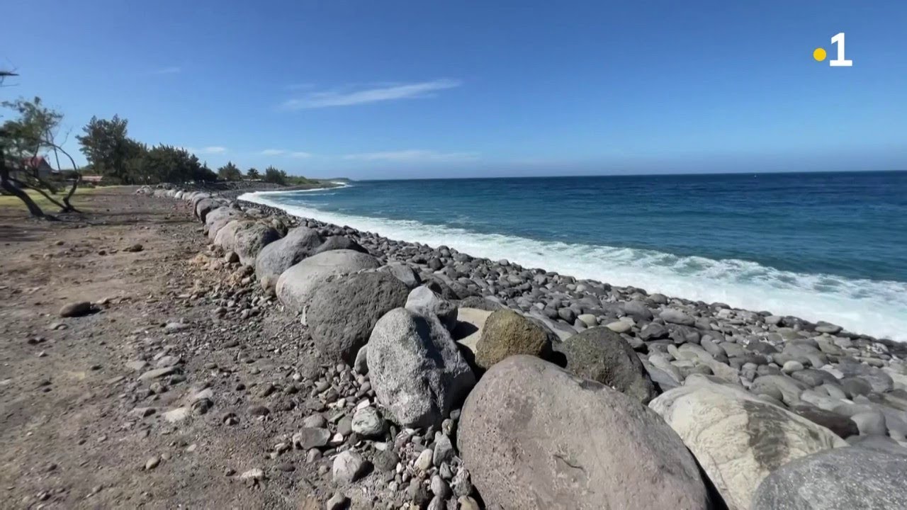 A Saint-Louis, les habitants du quartier de l'Etang du Gol craignent la houle et les vagues.