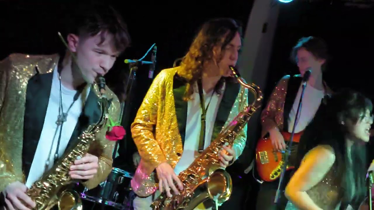 VID 20260218 224005  MAGGY & The ZOUZOUS