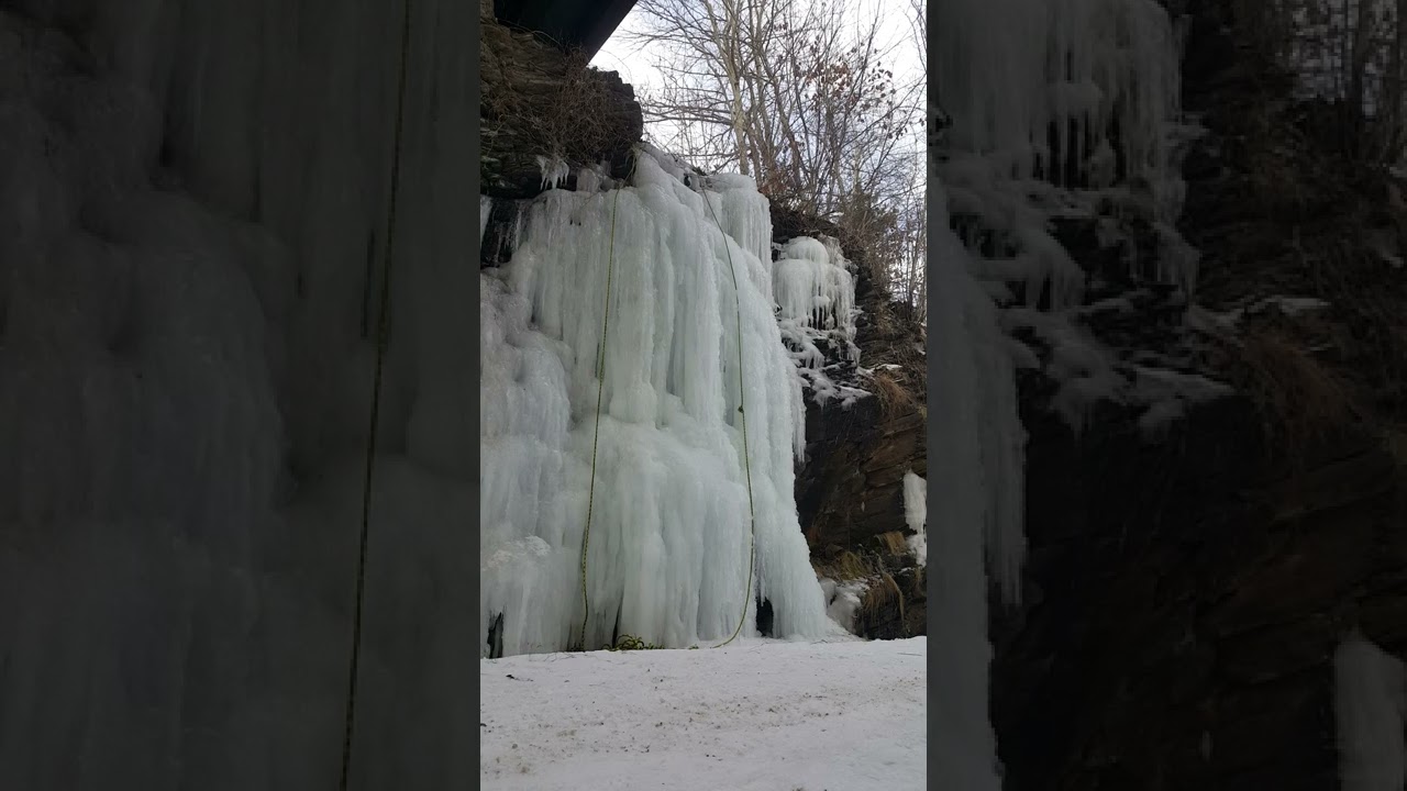CT ICE CLIMBING BOLTON NOTCH ..  TOP ROPE SOLO.