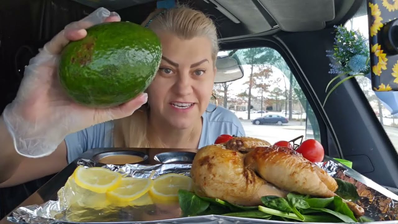 Курочка с авакадо и лимонами.