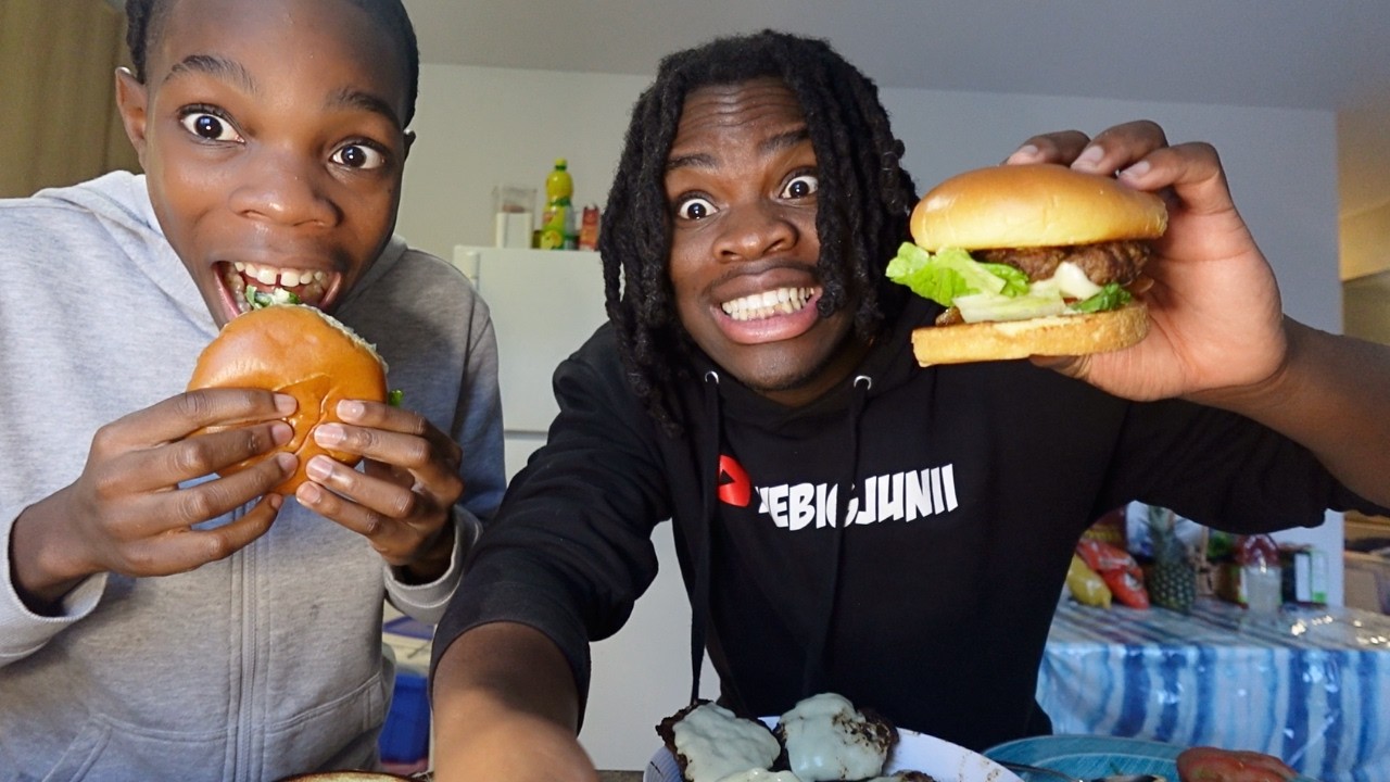 ON CUISINE DES BURGERS POUR LA 1er FOIS ! (c'est meilleur que mcdo)
